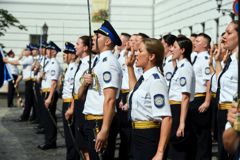 A közszolgálati egyetem végzős hallgatóinak tisztavatási ?