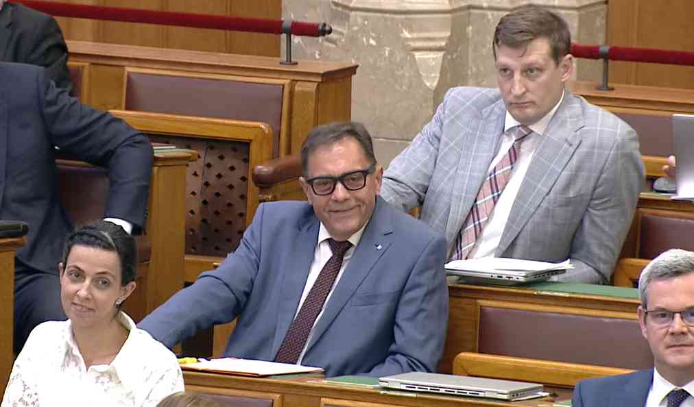 Botrány a Parlamentben: olyat tett egy Fideszes képviselő amire még nem volt példa! Súlyos következménye lesz!